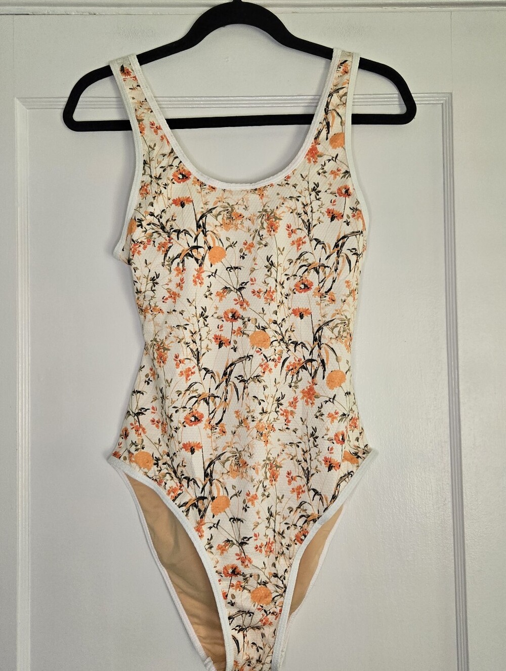 Geode Floral Scoop Neck One-Piece Swimsuit White & Orange Floral Womens M